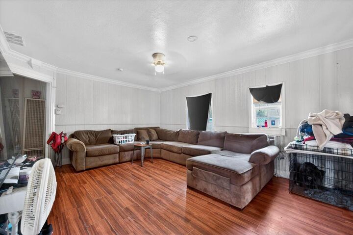 Property Photo: 1328 E Fedora Avenue CA 93704