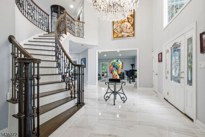 Property Photo:  4 Winthrop Gait Rd  NJ 07871 