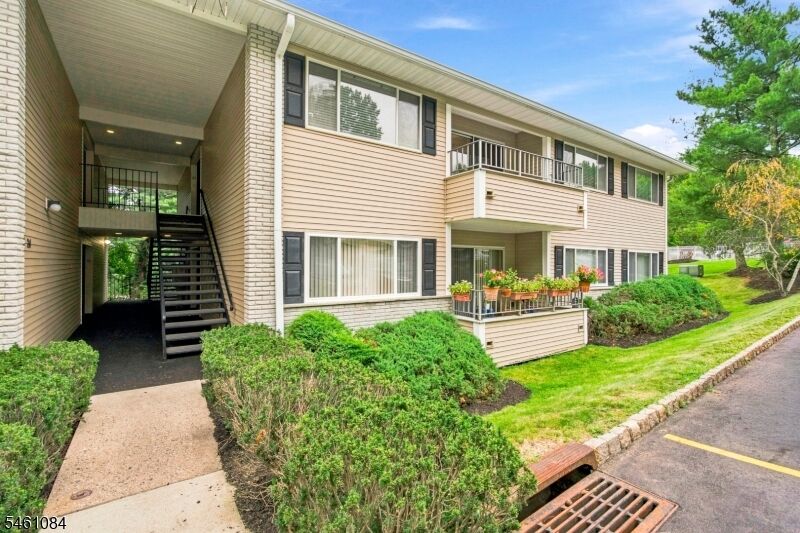Property Photo:  50 We Lindsley Road 21  NJ 07009 