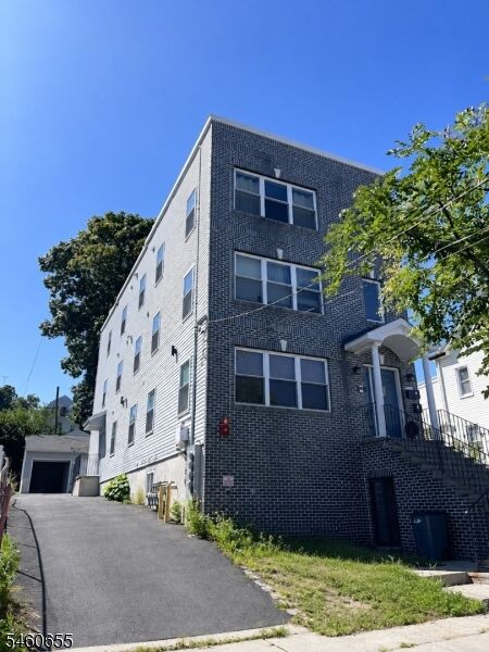 Property Photo: 54 Elliott St 3 NJ 07104