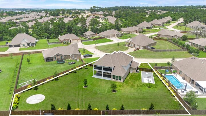 Property Photo: 6006 Henry Hamlet Drive TX 77304