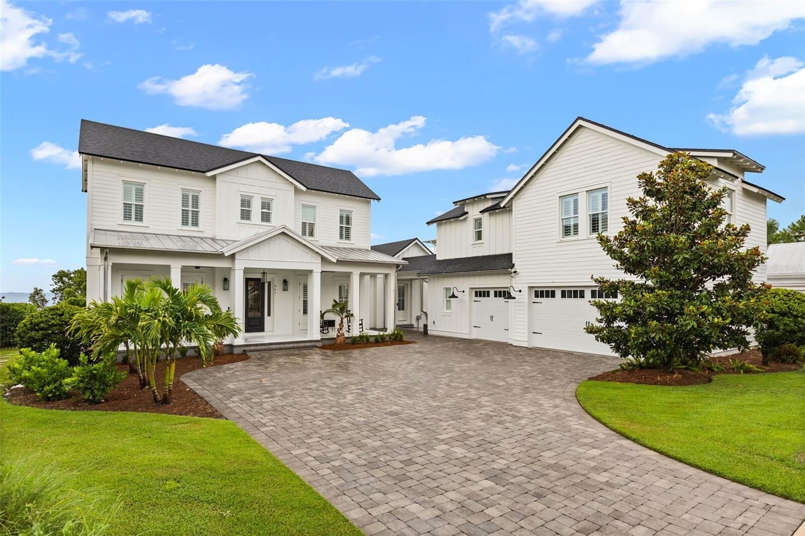 Property Photo:  907 Celadon Street  FL 34787 