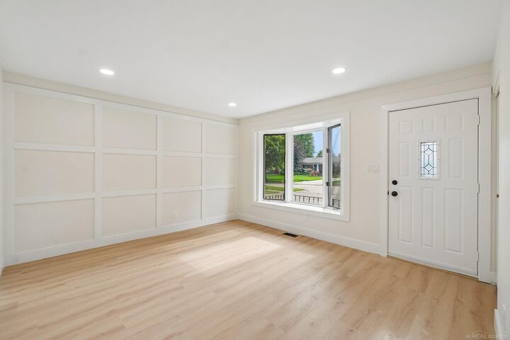 Property Photo:  39420 Millington Drive  MI 48313-4940 