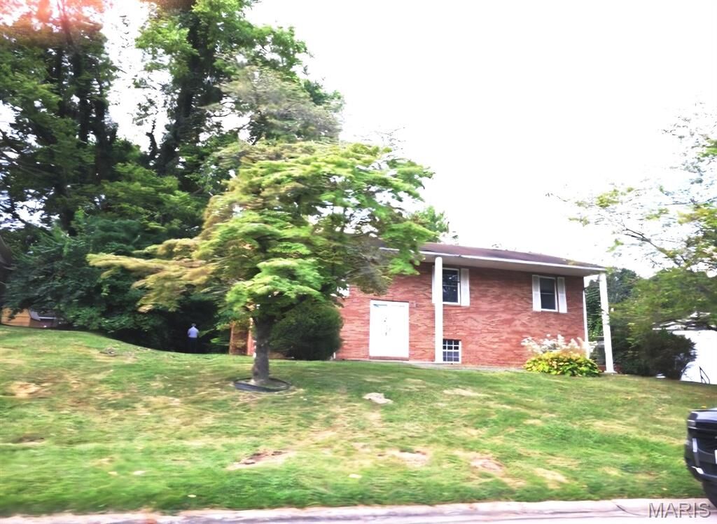 Property Photo: 27 Matterhorn Drive IL 62034