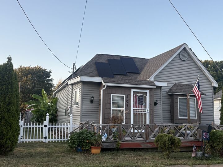 Property Photo:  207 W Sylvia Avenue  IL 62822 