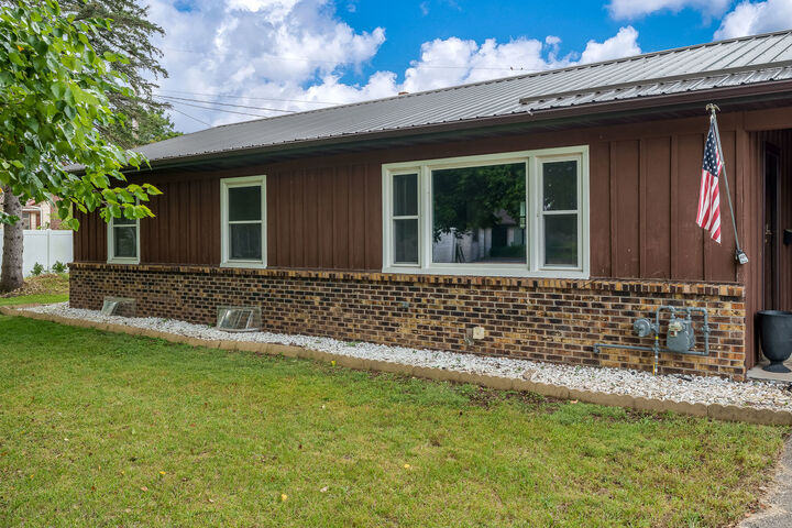 Property Photo: 102 Bunn Drive IL 61072