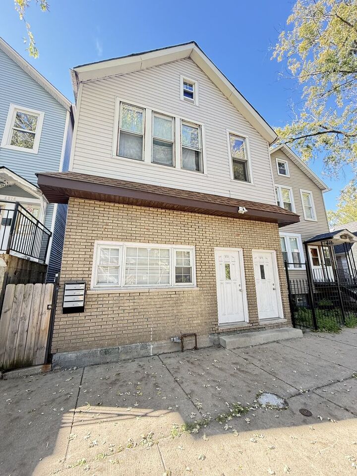 Property Photo: 4812 S Elizabeth Street IL 60609