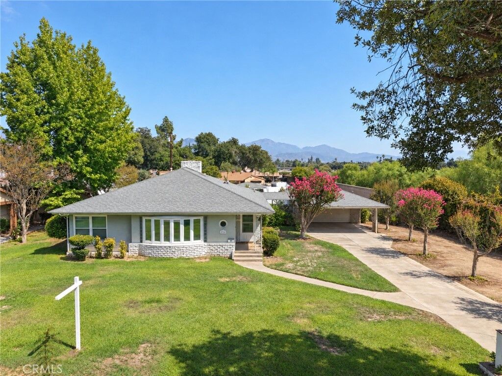 Property Photo:  2989 Ladera Road  CA 92405 
