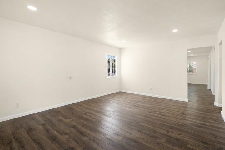 Property Photo:  2190 Meadowglen Avenue  CA 95832 