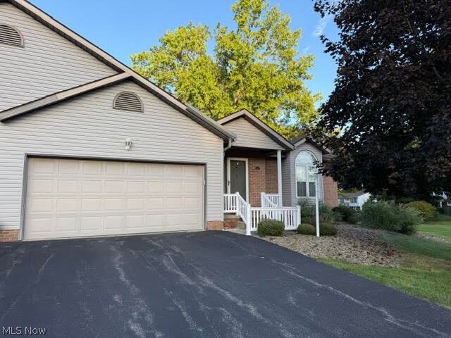 Property Photo:  1315 Surrey Point Drive SE  OH 44484 