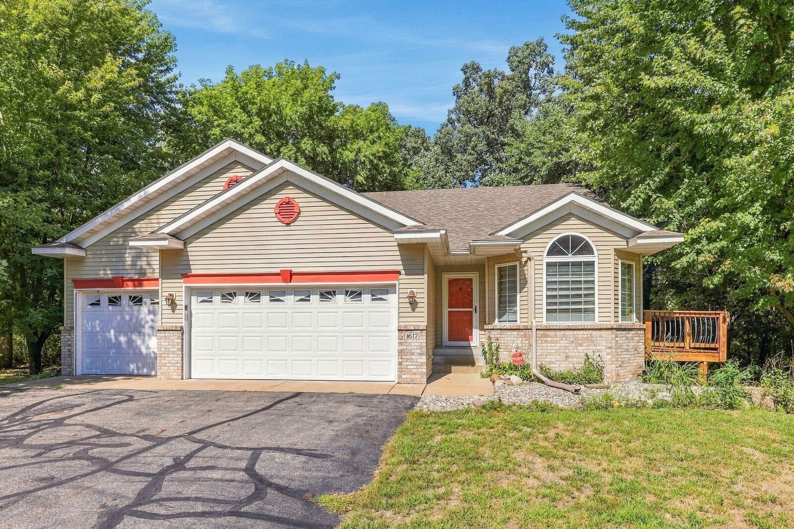 Property Photo: 1617 Natures Court MN 56304