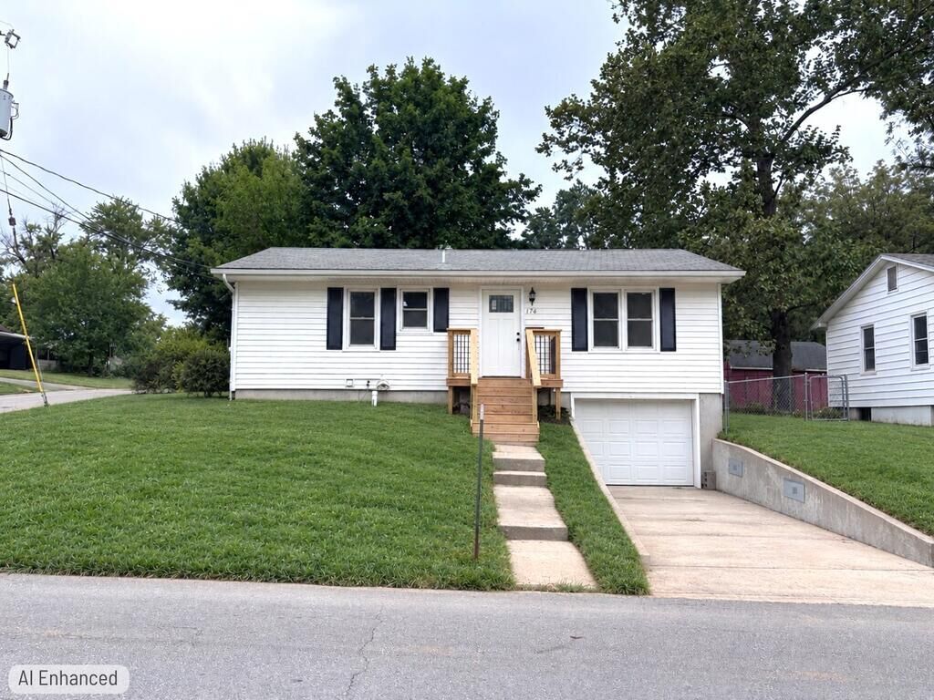 Property Photo:  114 W 10th Street  MO 64633 