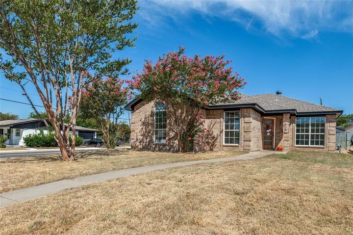Property Photo:  1838 San Antonio Street  TX 75051 