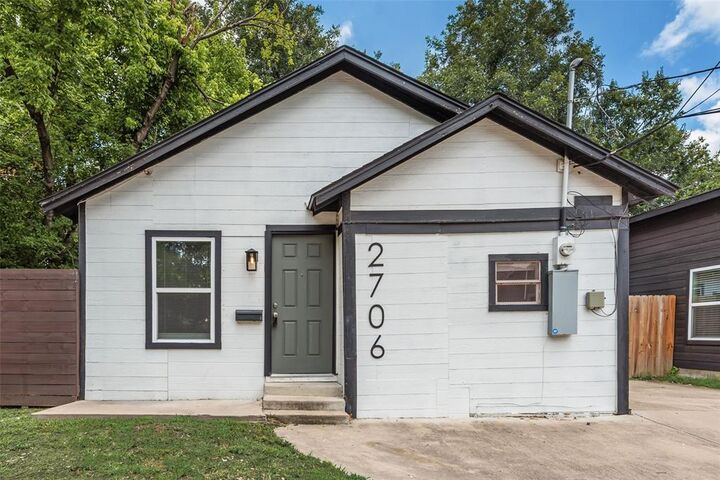 Property Photo:  2706 Hector Street  TX 75210 