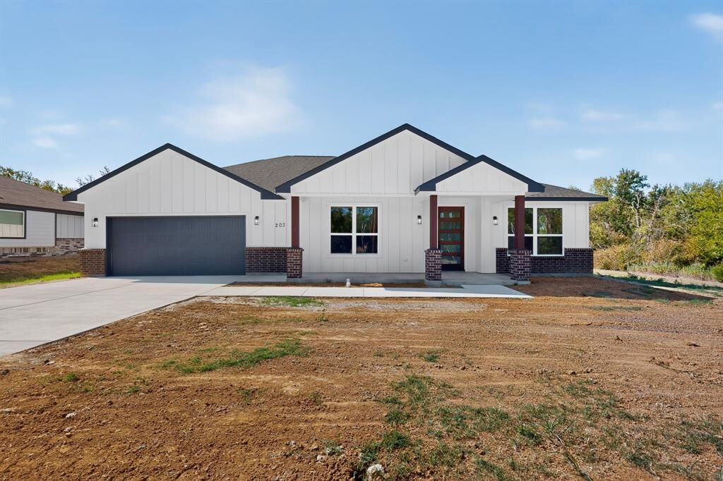 Property Photo:  203 W Mansfield Avenue  TX 76060 