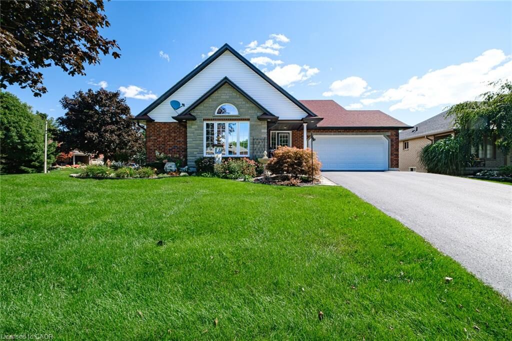 Property Photo: 13 Coastal Court ON N0A 1N7