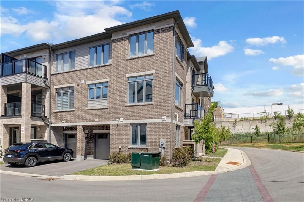 Property Photo:  585 Colborne Street 1118  ON N3S 3M7 