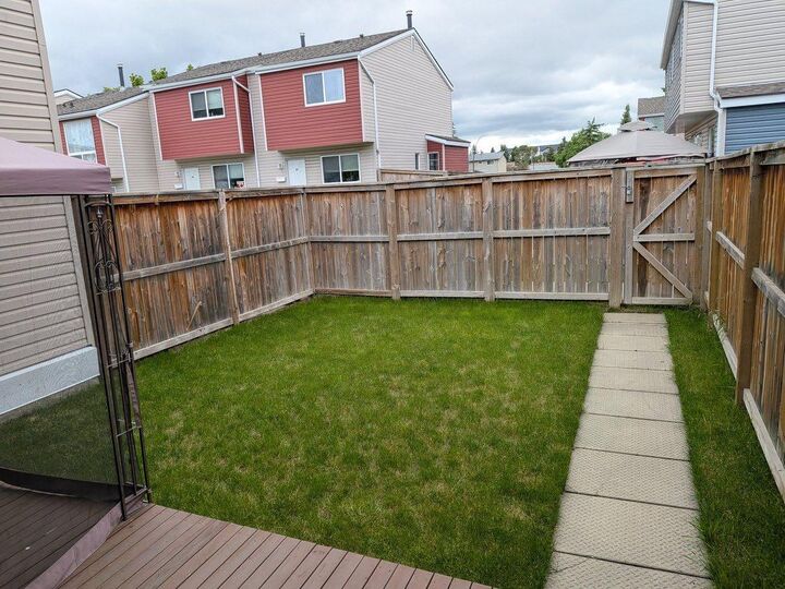 Property Photo:  5425 Pensacola Crescent SE 19  AB T2A 2G7 