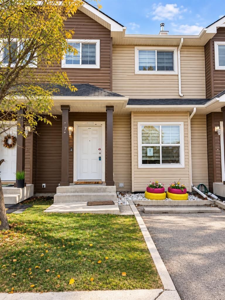 Property Photo:  111 Tarawood Lane NE 204  AB T3J 0C1 