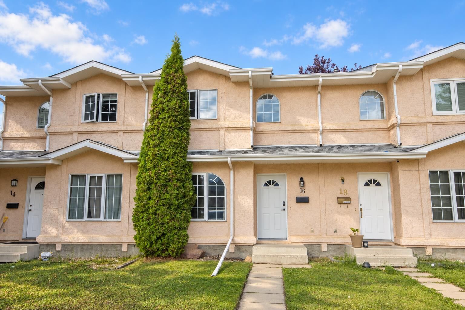 Property Photo:  16 Davis Close  AB T4R 2L4 