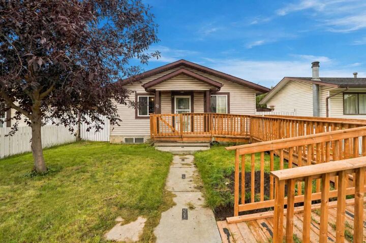 Property Photo:  63 Rundleson Way NE  AB T1Y 3H7 