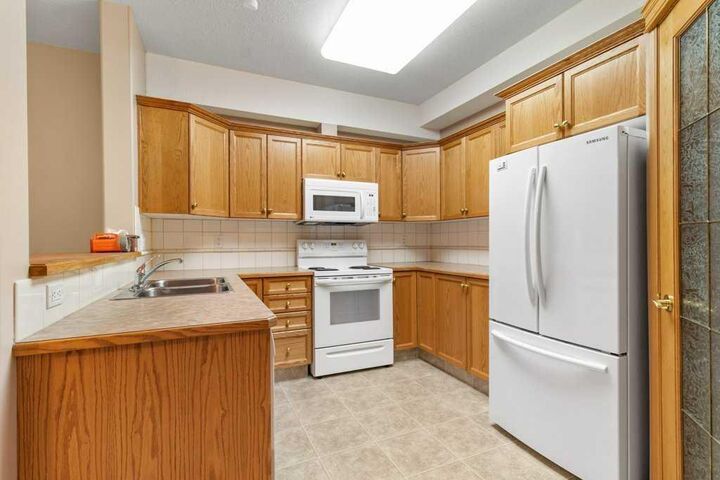 Property Photo:  5300 48 Street #118  AB T4N 7C5 