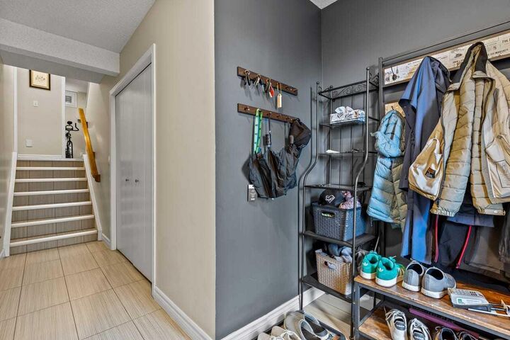 Property Photo:  315 3 Street NE 3  AB T2E 6T8 