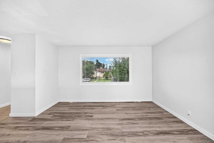 Property Photo:  2016 46 Street SE  AB T2B 1K6 