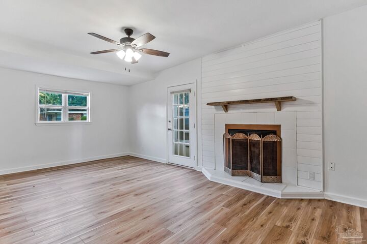 Property Photo:  2121 Elaine Cir  FL 32504 