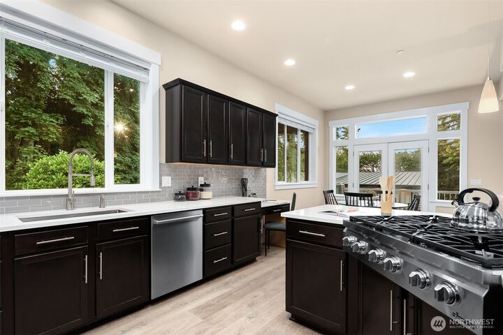 Property Photo:  16125 SE 44th Way  WA 98006 