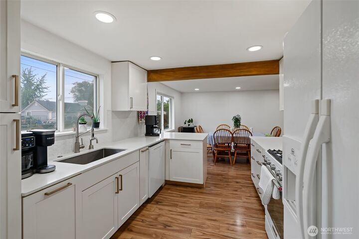 Property Photo: 709 N 28th Avenue WA 98902
