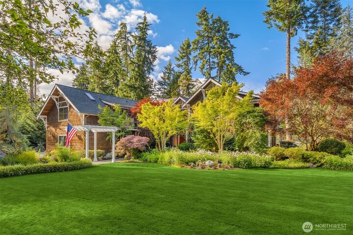 Property Photo:  10374 NE Country Club Road  WA 98110 