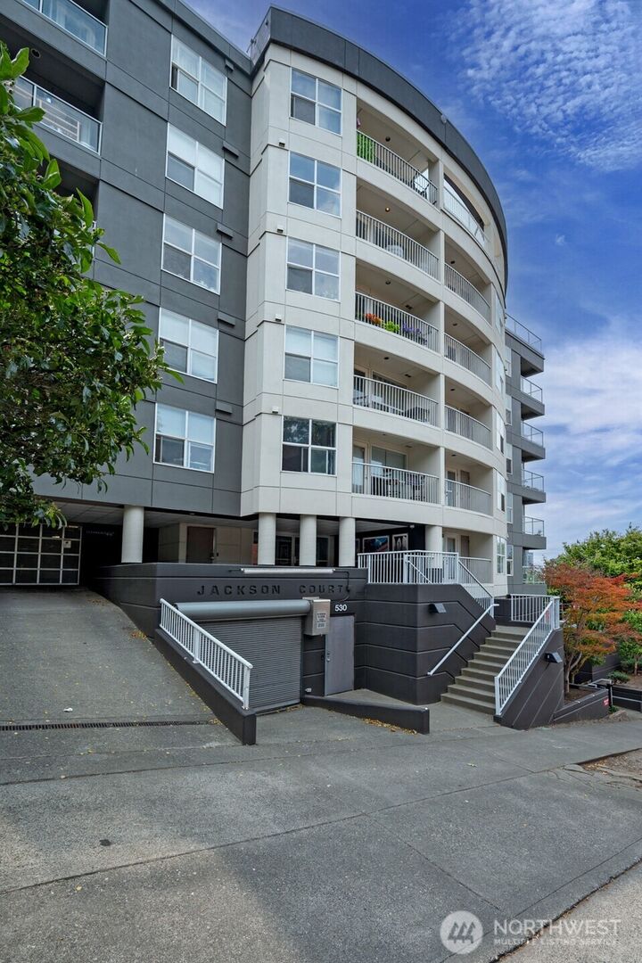 Property Photo:  530  Melrose Avenue E 605  WA 98102 