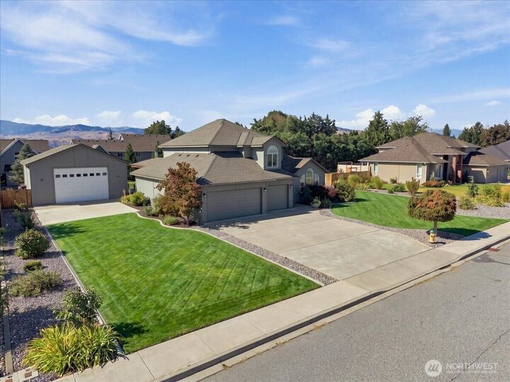 Property Photo: 2289 Fancher Heights Boulevard WA 98802