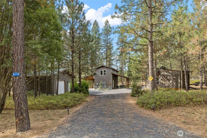 Property Photo: 820 Loping Lane WA 98922
