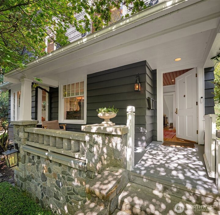 Property Photo: 3816 E Spring Street WA 98122