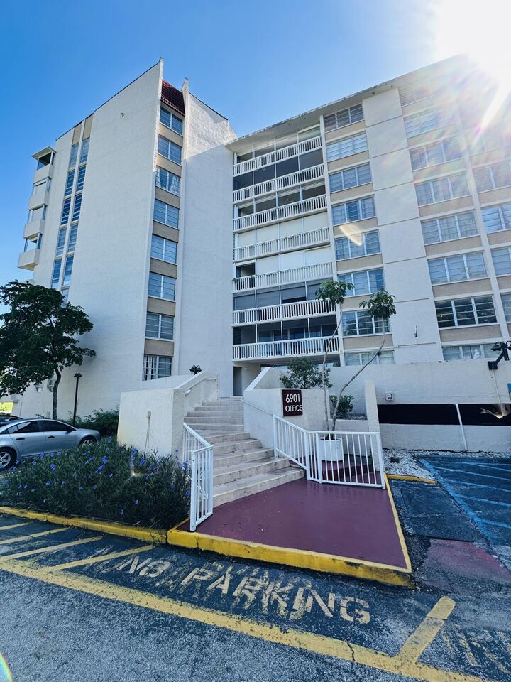Property Photo:  6902 Environ Boulevard 1C  FL 33319 