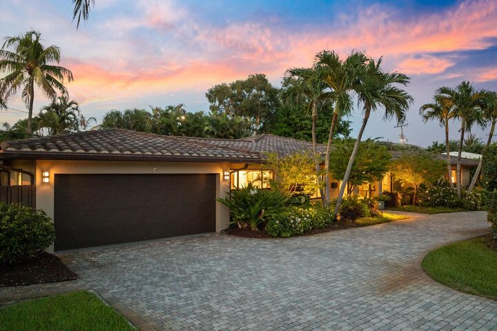 Property Photo:  2625 NE 30th Street  FL 33306 