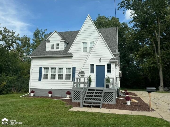 Property Photo: 5303 Dixie Highway MI 48601