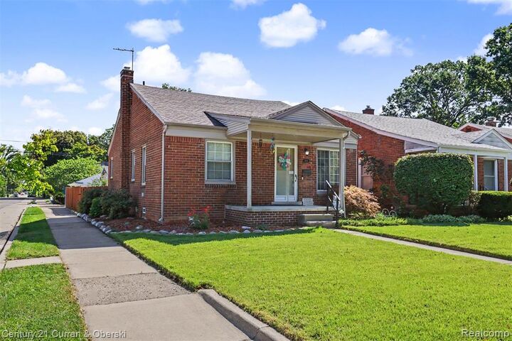 Property Photo:  2903 Cornell Street  MI 48124 