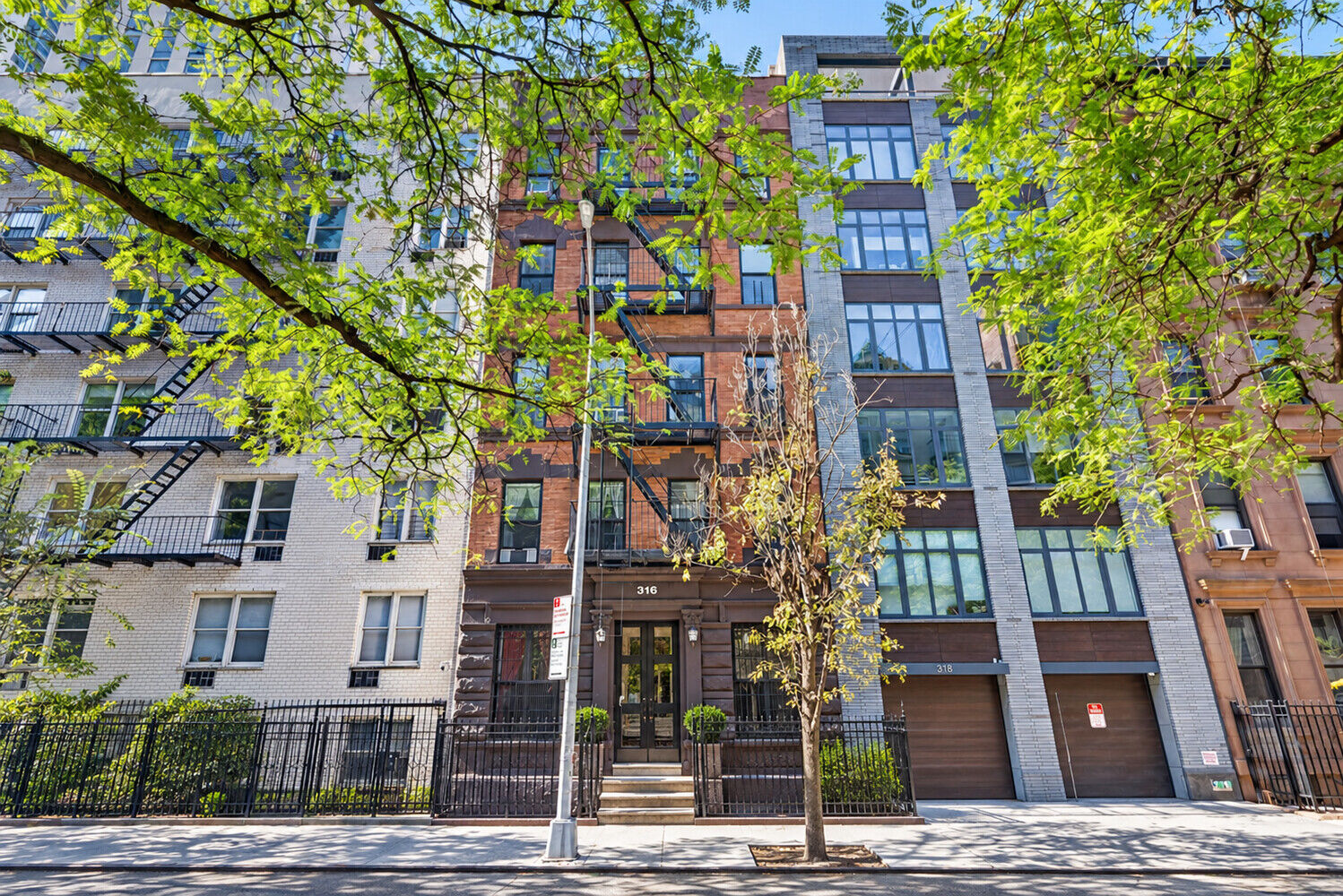 Property Photo:  316 W 47th Street 4F  NY 10036 