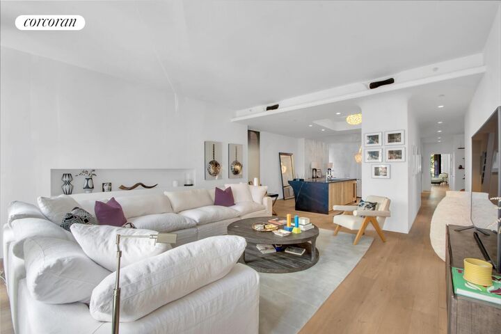 Property Photo:  325 W Broadway 2A  NY 10013 