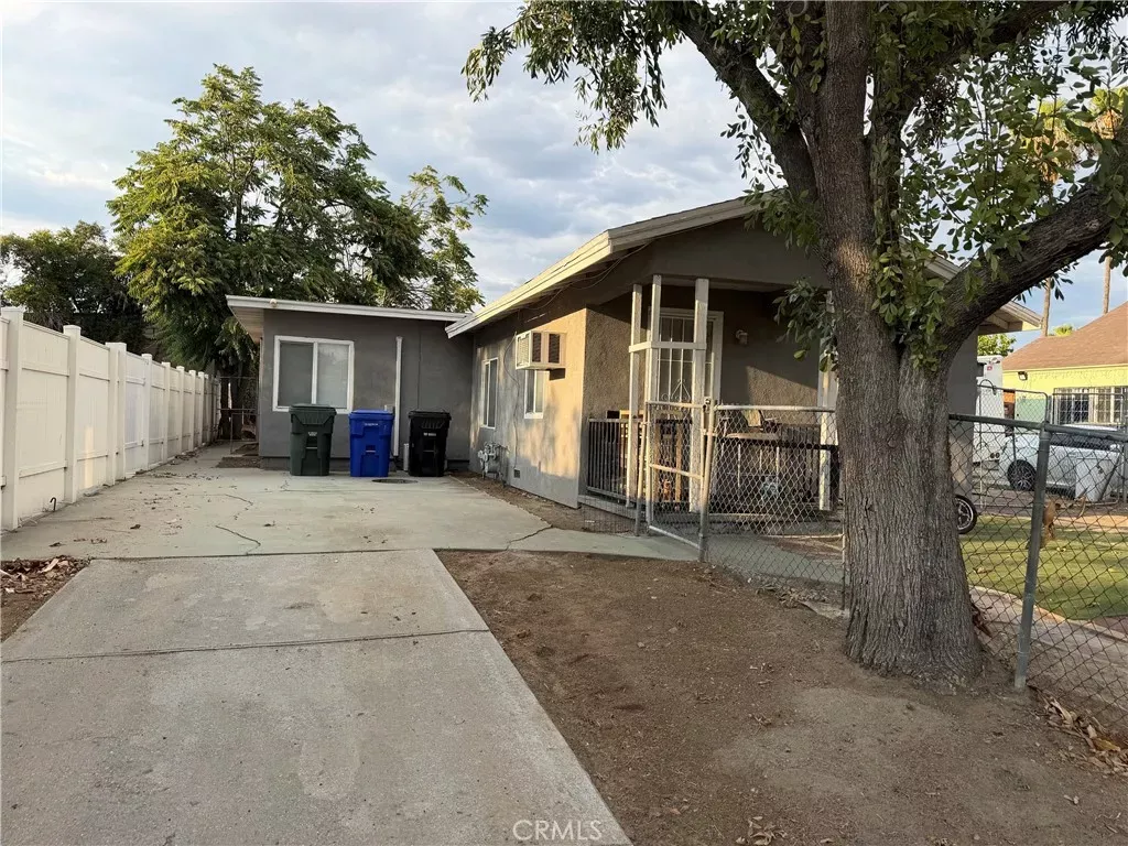 Property Photo:  114 E Court  CA 92410 
