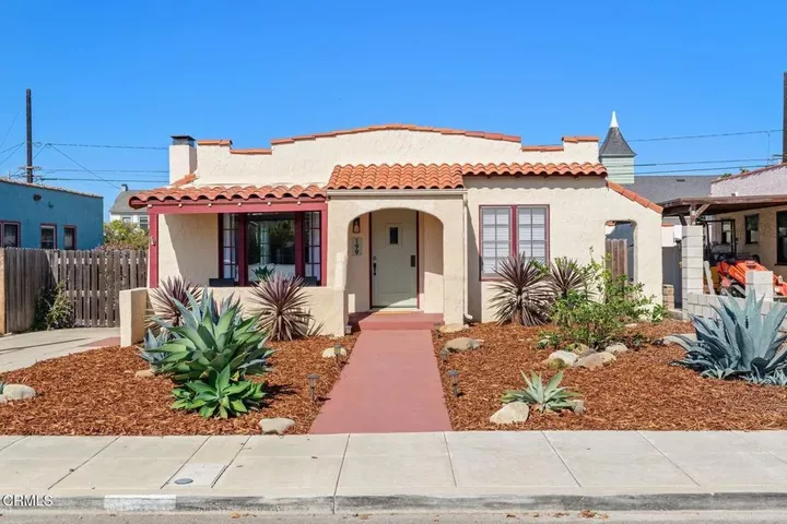 Property Photo:  199 S Catalina Street  CA 93001 