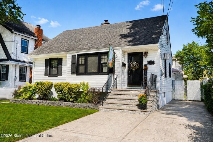 Property Photo:  95 Howton Avenue  NY 10308 