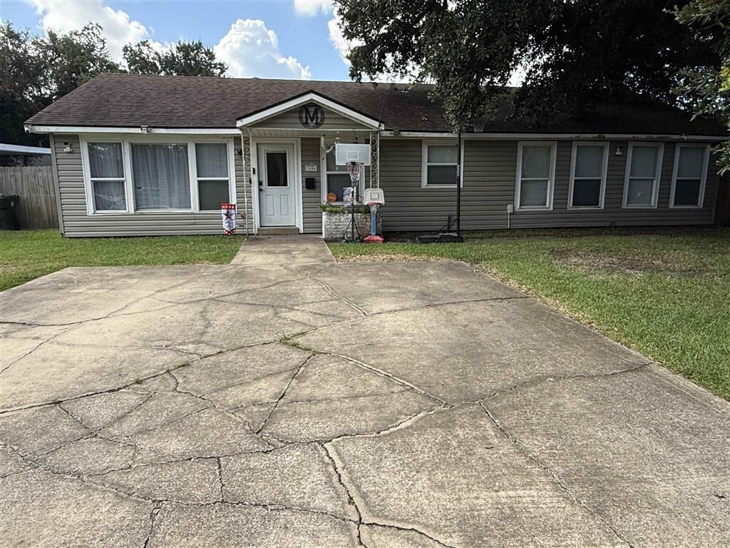 Property Photo:  1606 14th Street  LA 70601 
