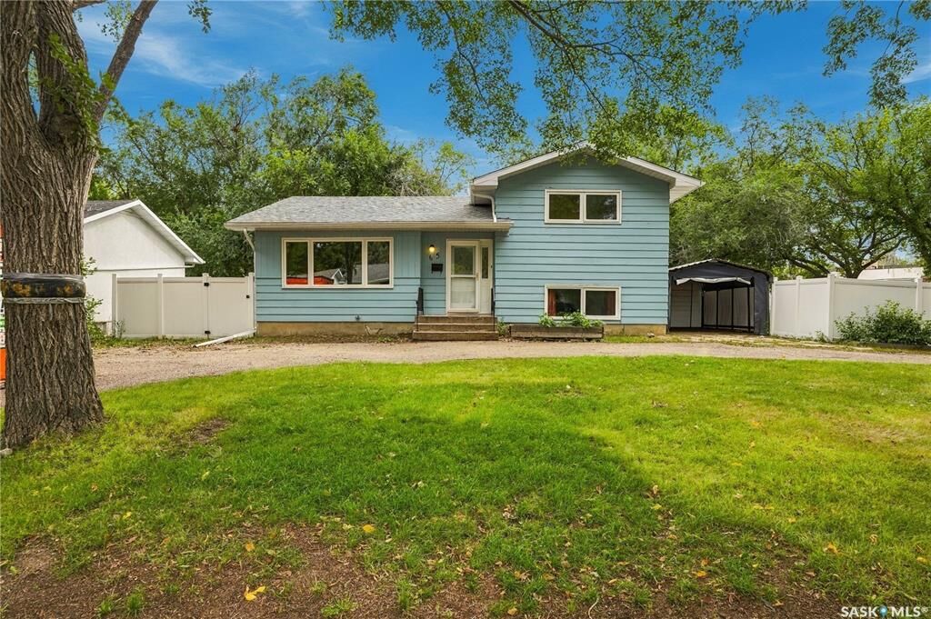 Property Photo:  65 Bobolink Bay  SK S4S 4K2 