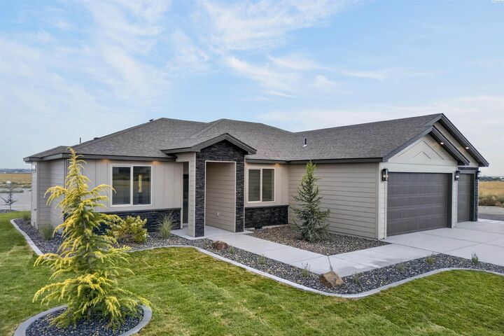 Property Photo: 5519 Redtail Dr WA 99301
