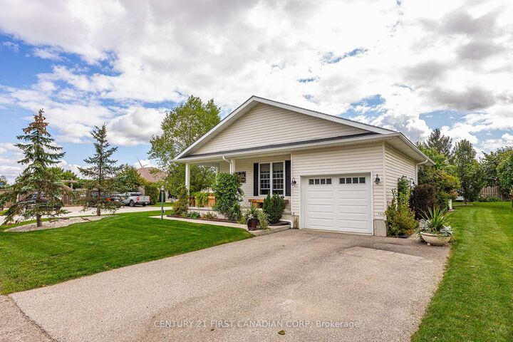 Property Photo: 420 Shannon Boulevard ON N0M 1T0