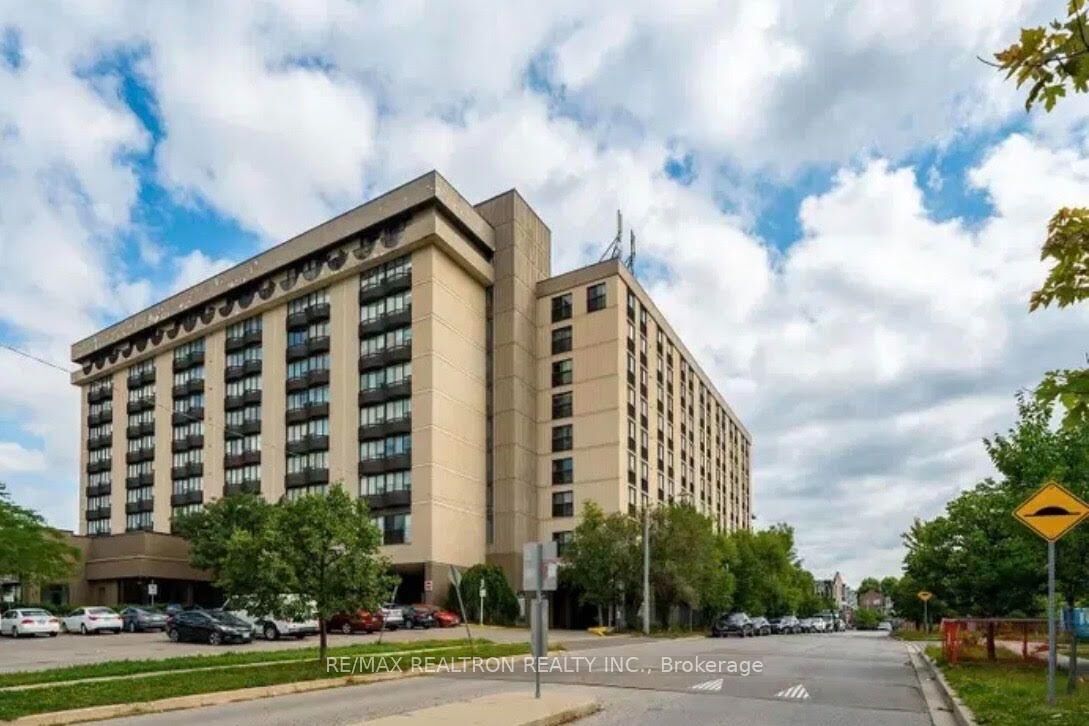 Property Photo:  2737 Keele Street 708  ON M3M 2E9 